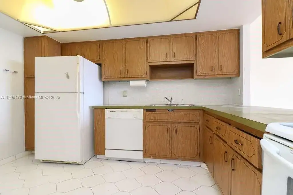 1351 NE Miami Gardens Dr, Miami FL 33179 photo 3