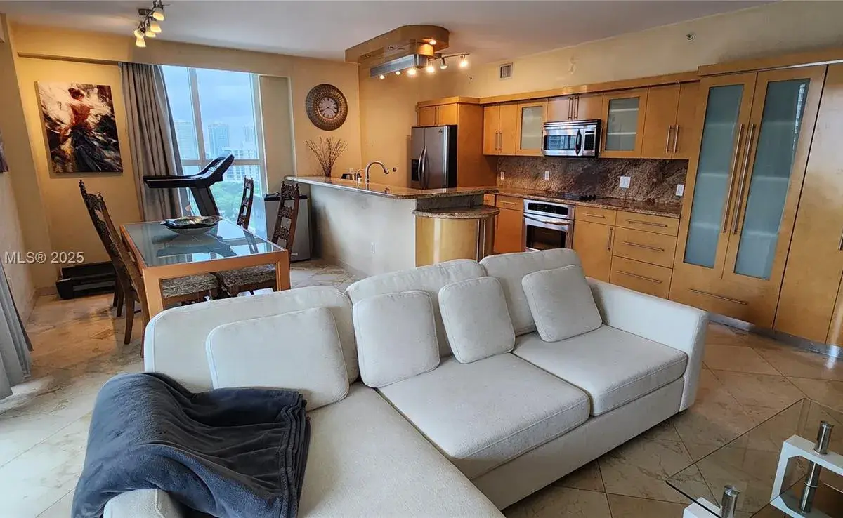 17555 SW Atlantic Blvd, Sunny Isles Beach FL 33160