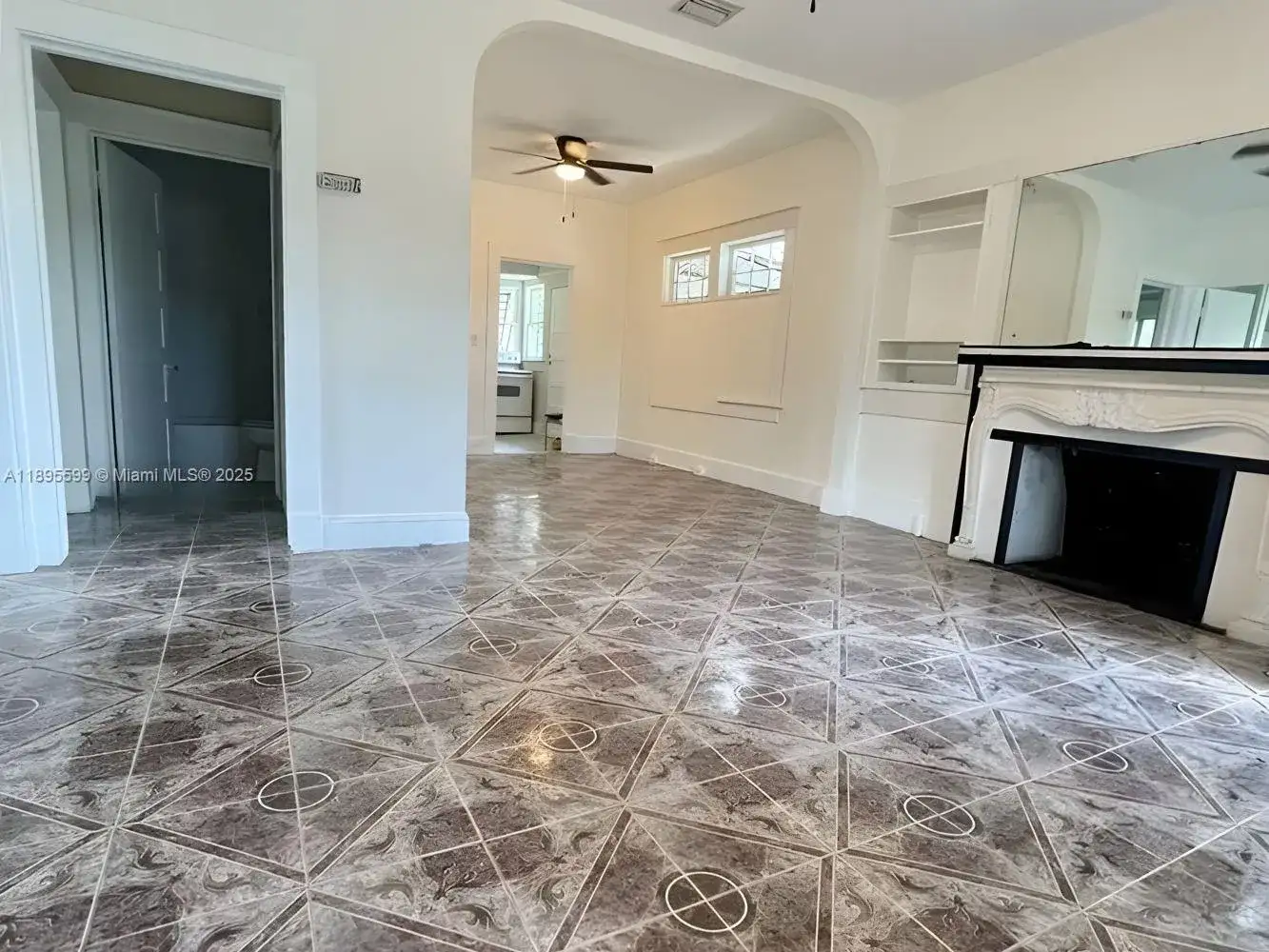 1759 NW 18th Ter, Miami FL 33125 photo 2