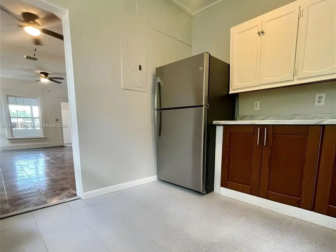1759 NW 18th Ter, Miami FL 33125 photo 3