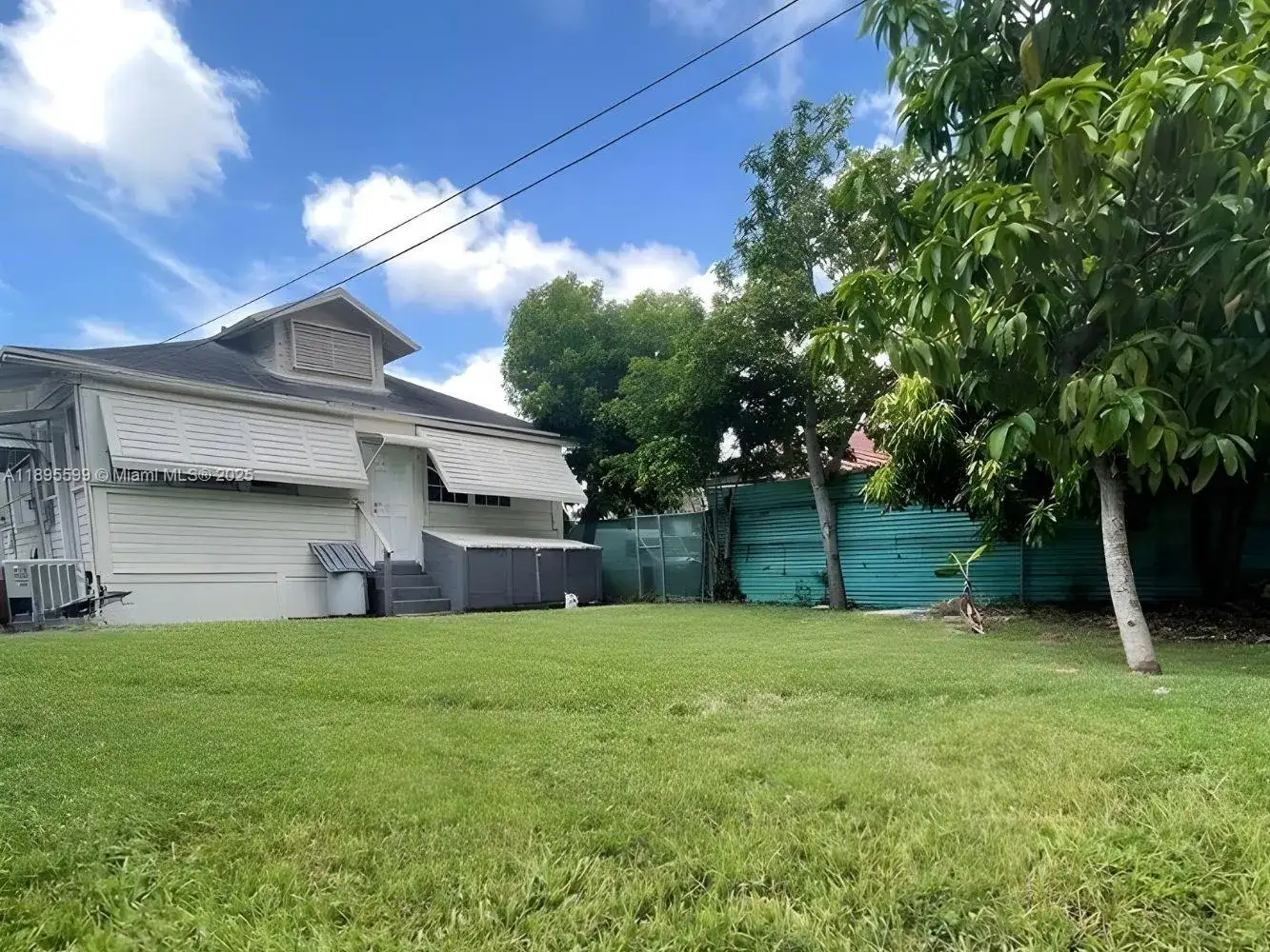 1759 NW 18th Ter, Miami FL 33125 photo 5