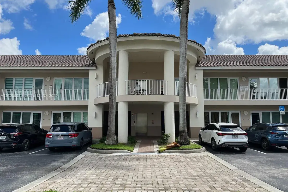 5220 S University Dr # 106C, Davie FL 33328