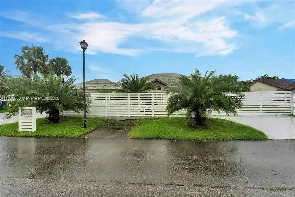 19905 SW 135th Ave, Miami FL 33177 photo 2