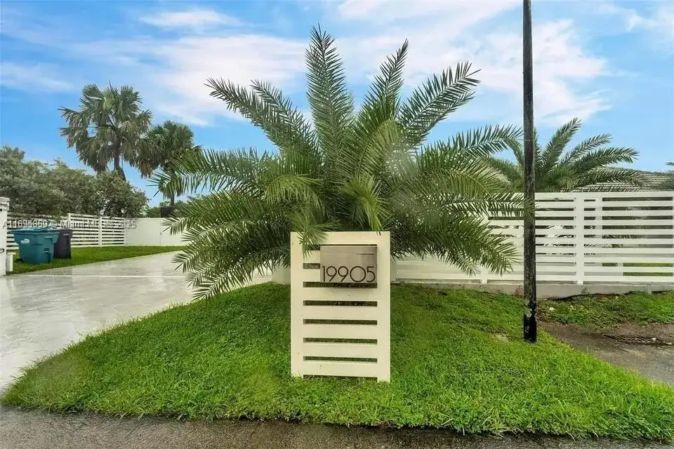 19905 SW 135th Ave, Miami FL 33177 photo 3