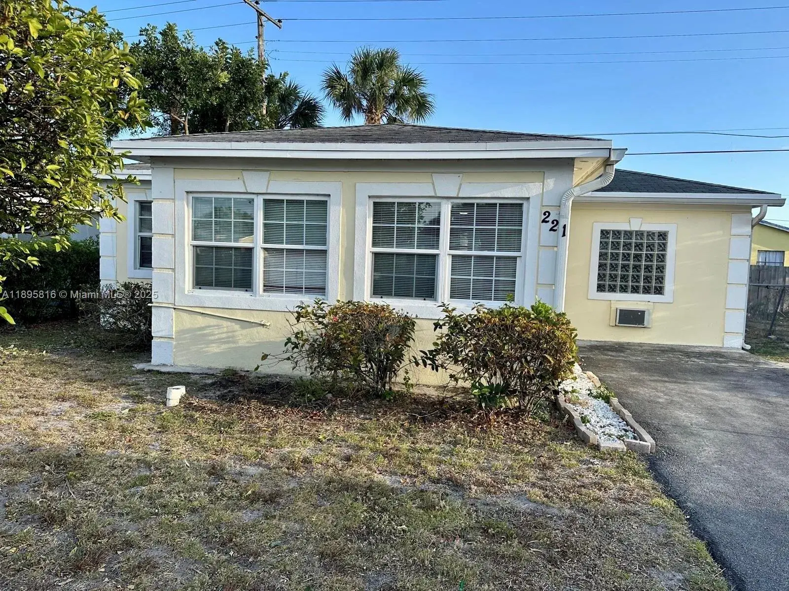 221 W 27th St, Riviera Beach FL 33404