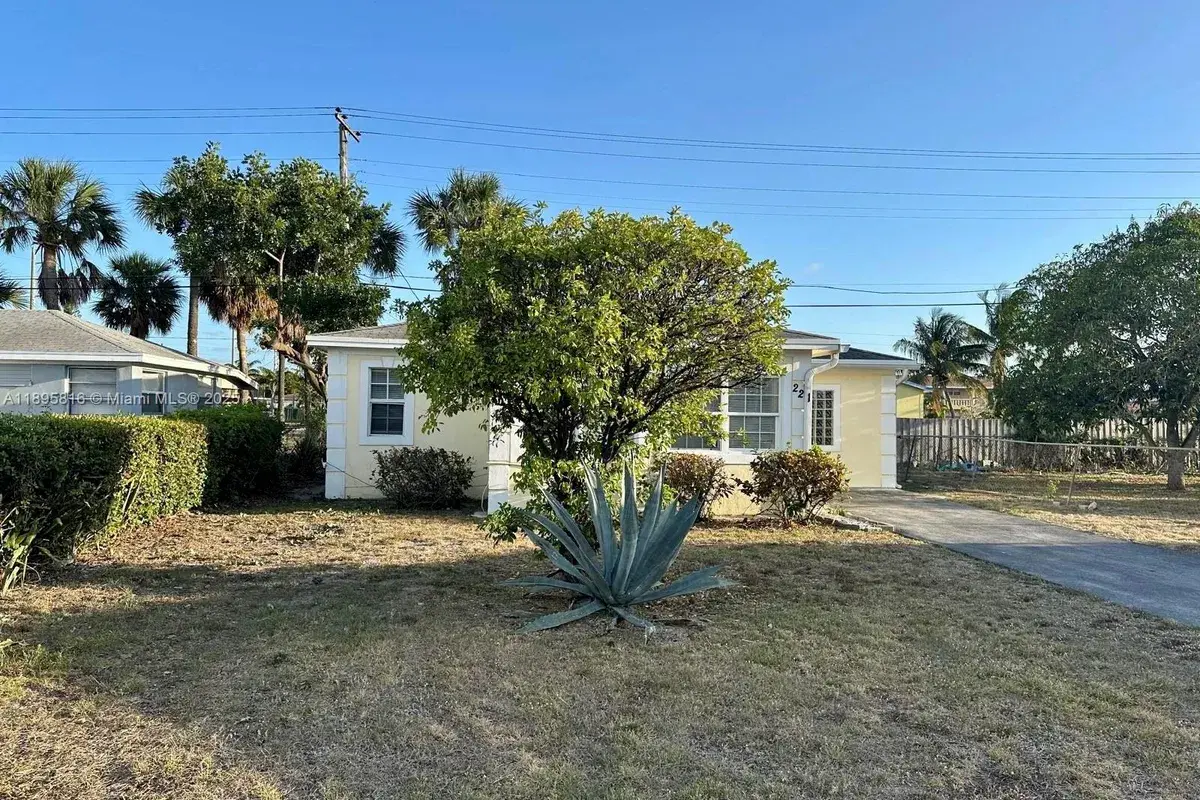 221 W 27th St, Riviera Beach FL 33404