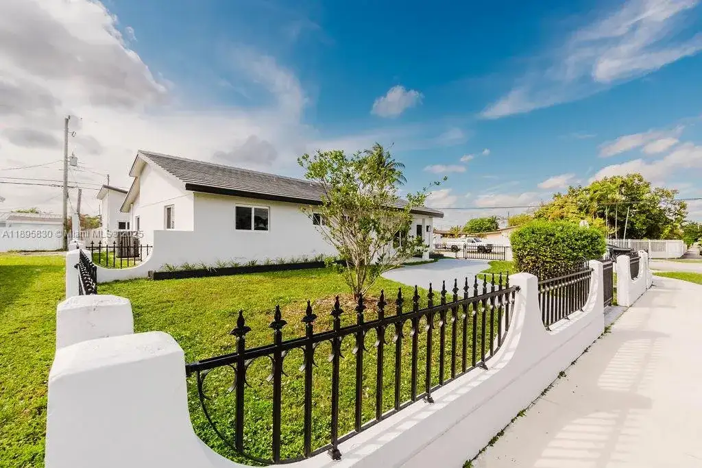 4202 SW 98th Ave, Miami FL 33165 photo 5