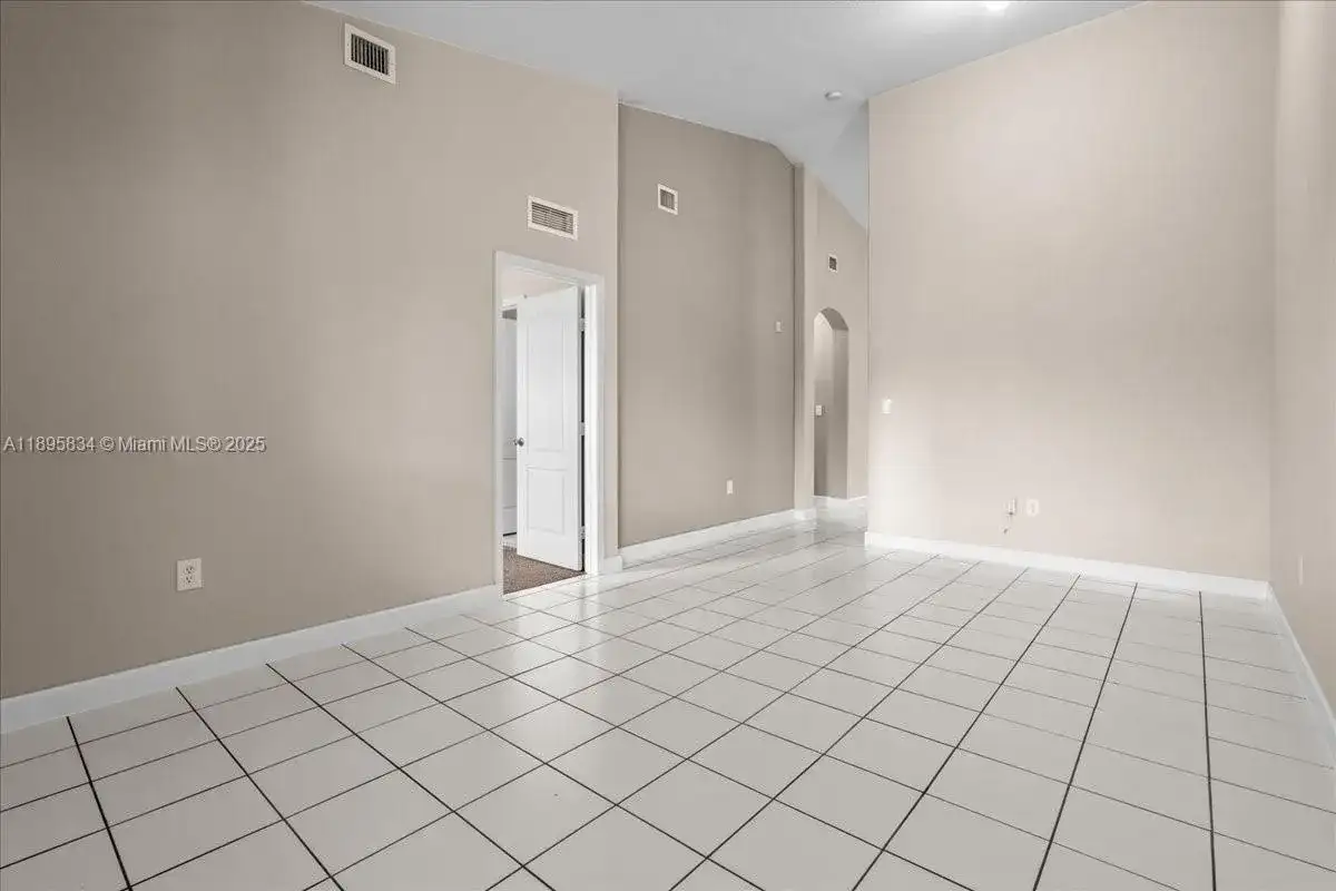1677 SE 27th Ct # 202, Homestead FL 33035 photo 4
