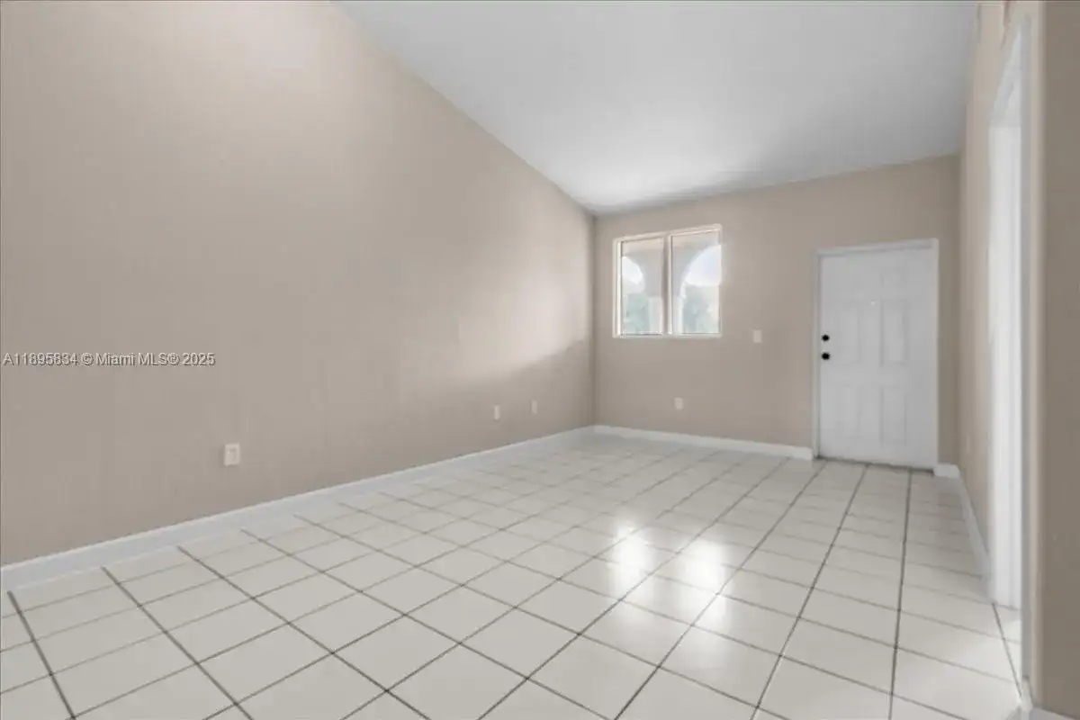 1677 SE 27th Ct # 202, Homestead FL 33035 photo 5