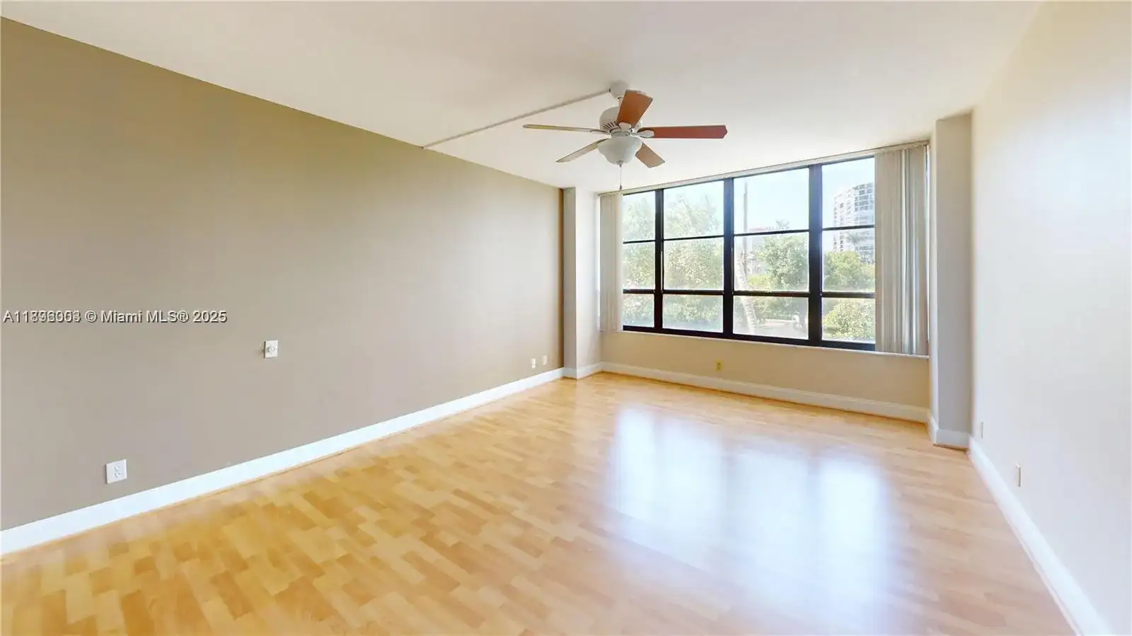 600 Three Islands Blvd # 219, Hallandale Beach FL 33009 photo 3