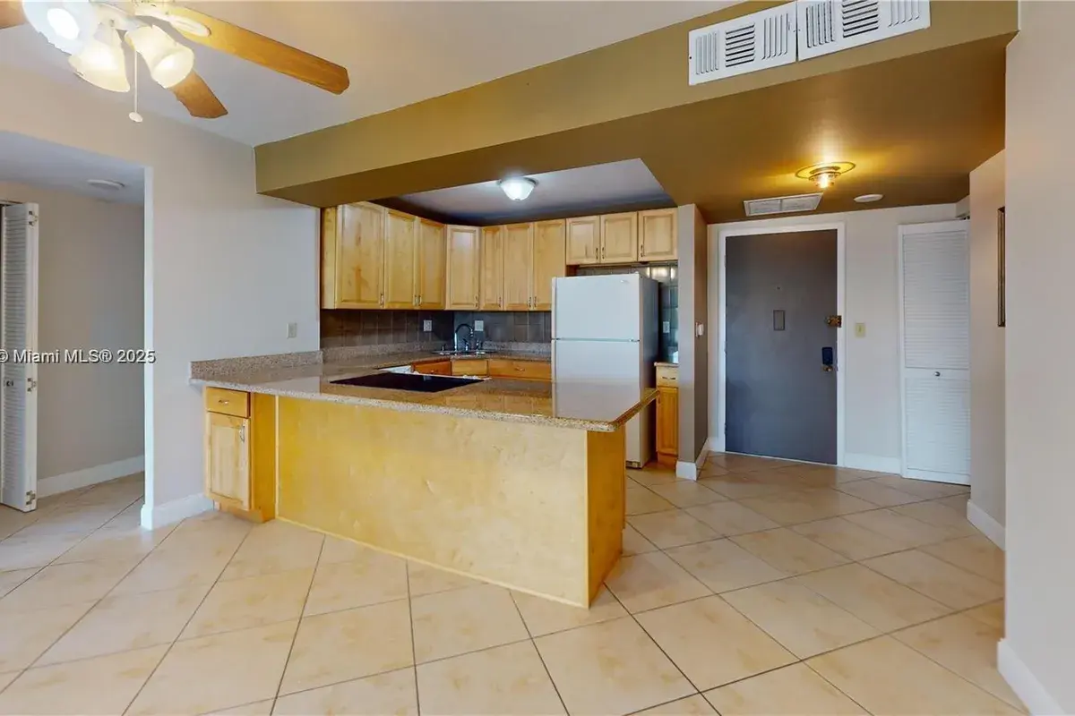 600 THREE ISLANDS BLVD # 219, Hallandale Beach FL 33009