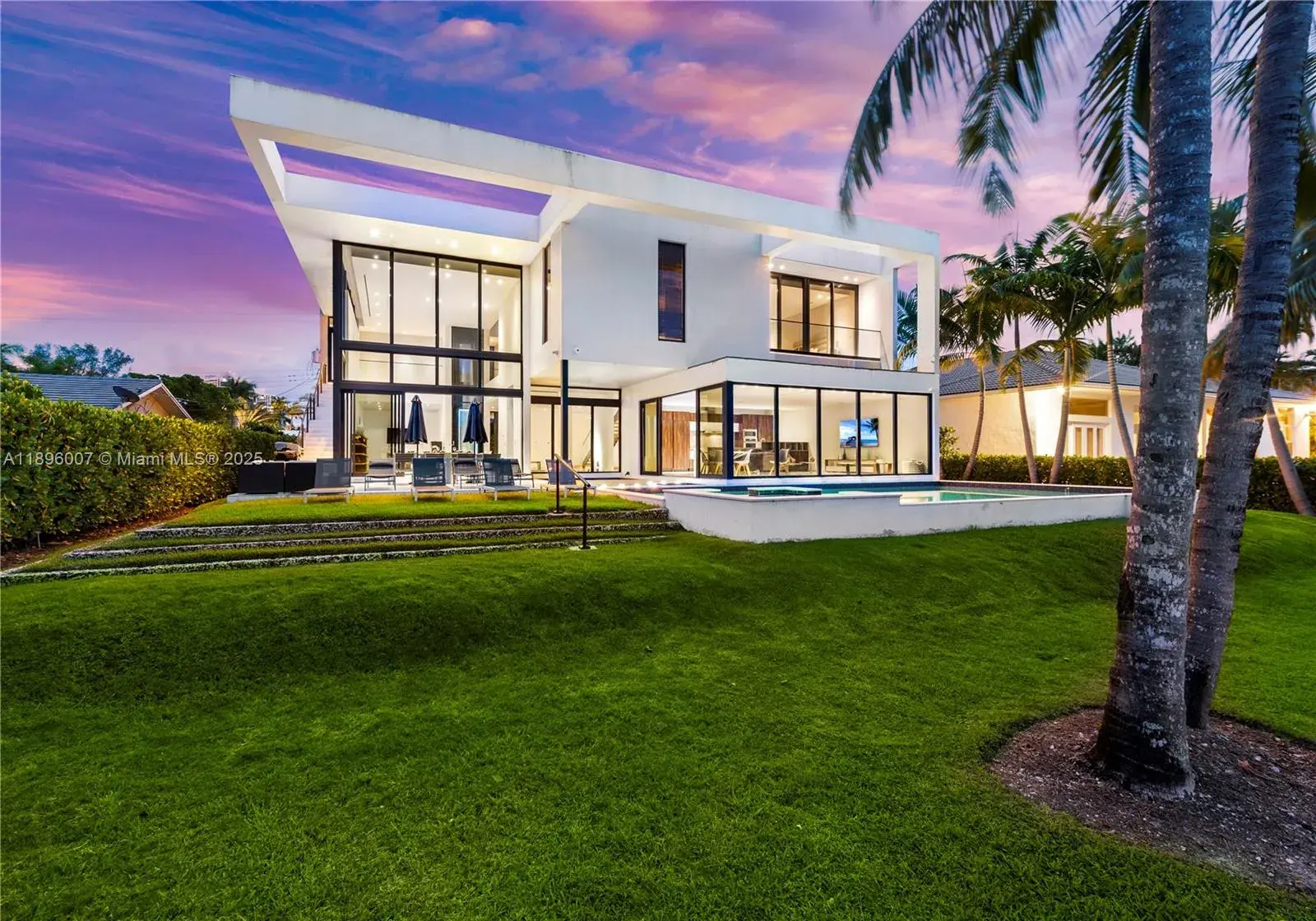 418 Sunset Dr, Hallandale Beach FL 33009