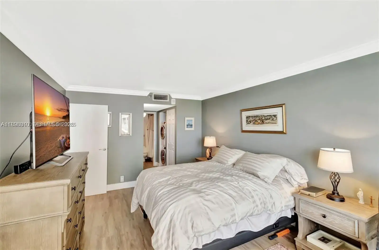 7601 E Treasure Dr, North Bay Village FL 33141