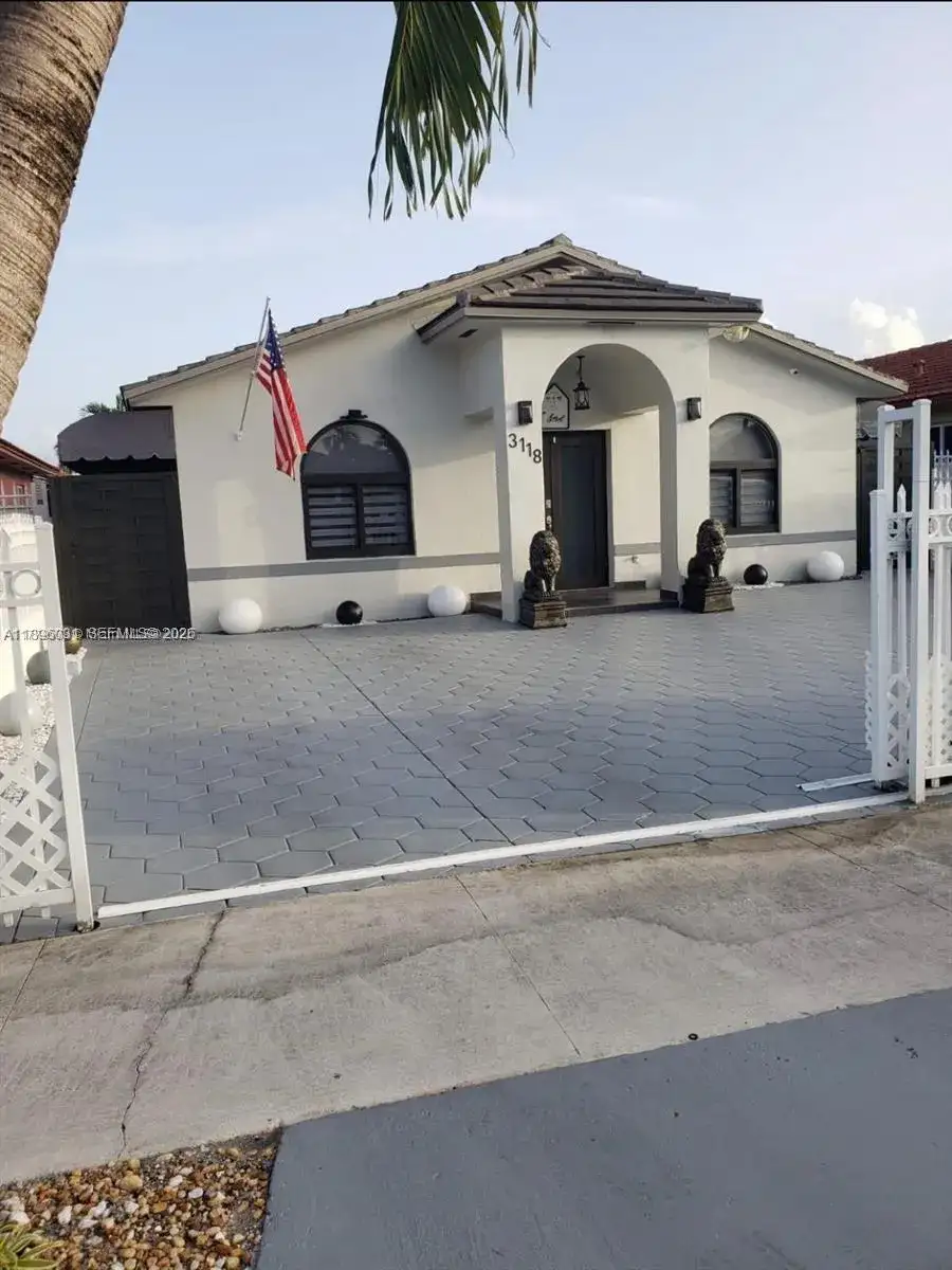 3118 W 71st Pl, Hialeah FL 33018 photo 2