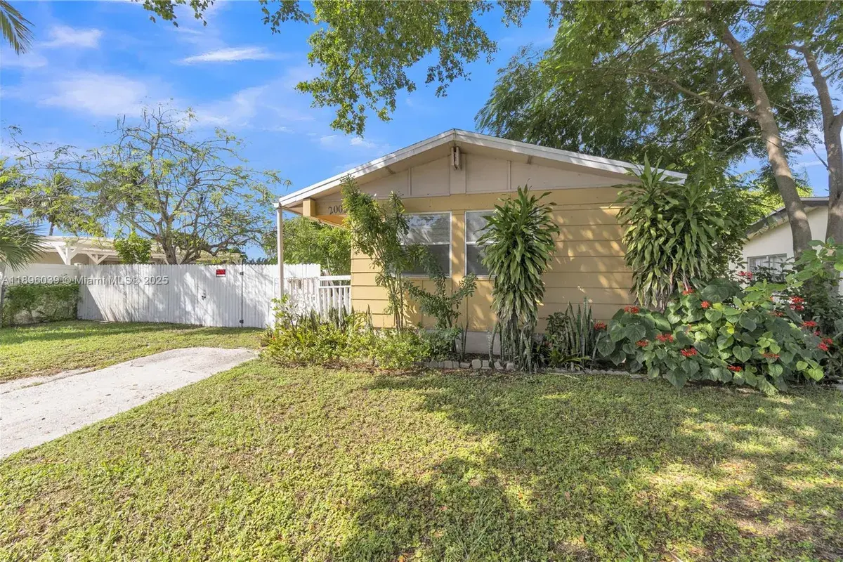 2005 NW 11th Ave, Fort Lauderdale FL 33311