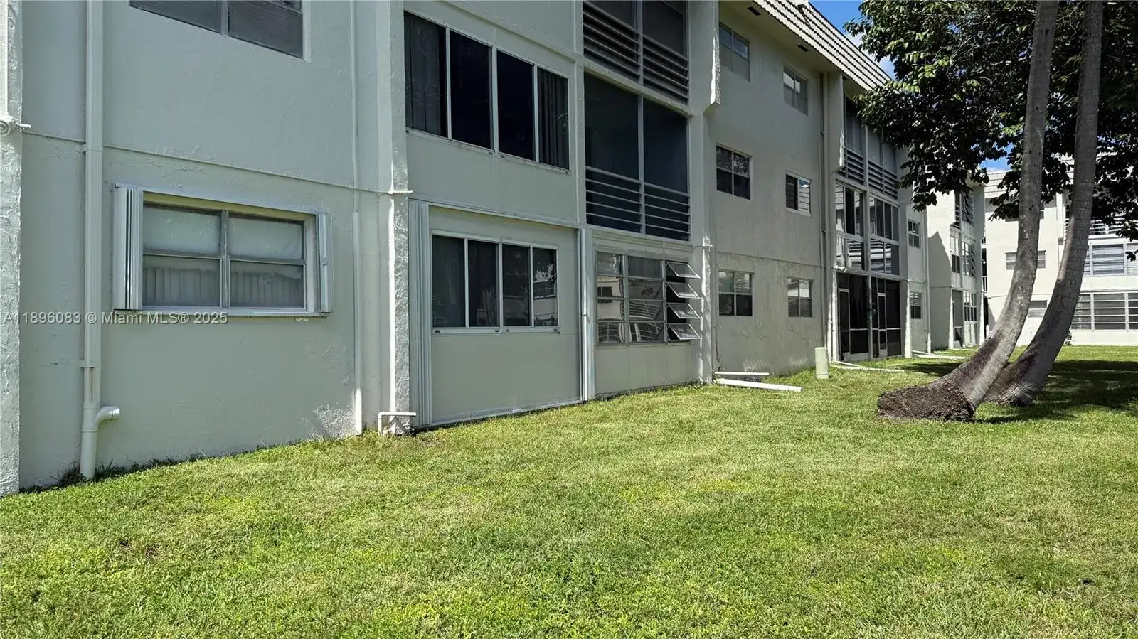 8450 Sunrise Lakes Blvd # 111, Sunrise FL 33322 photo 3