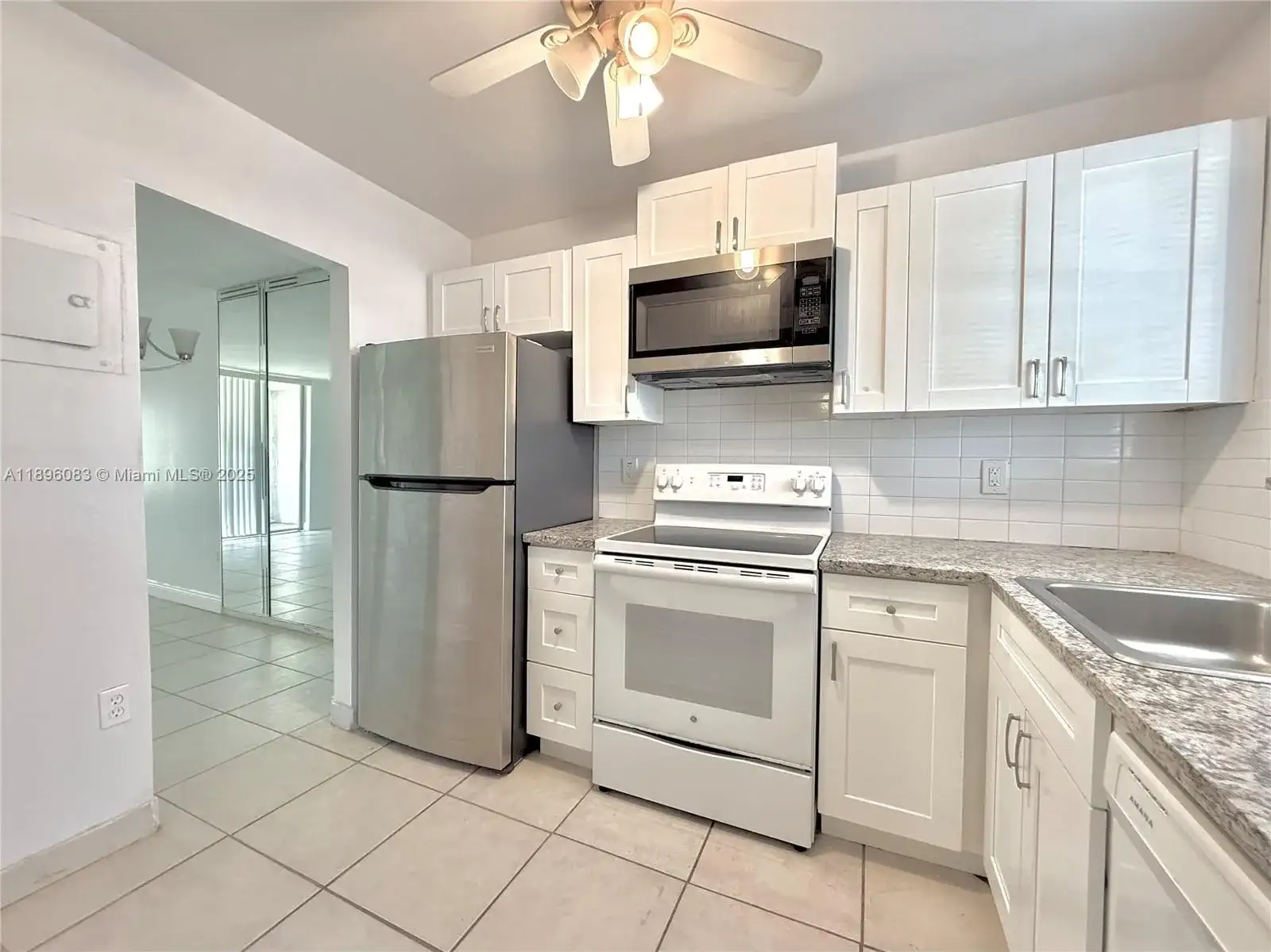 8450 Sunrise Lakes Blvd # 111, Sunrise FL 33322 photo 5