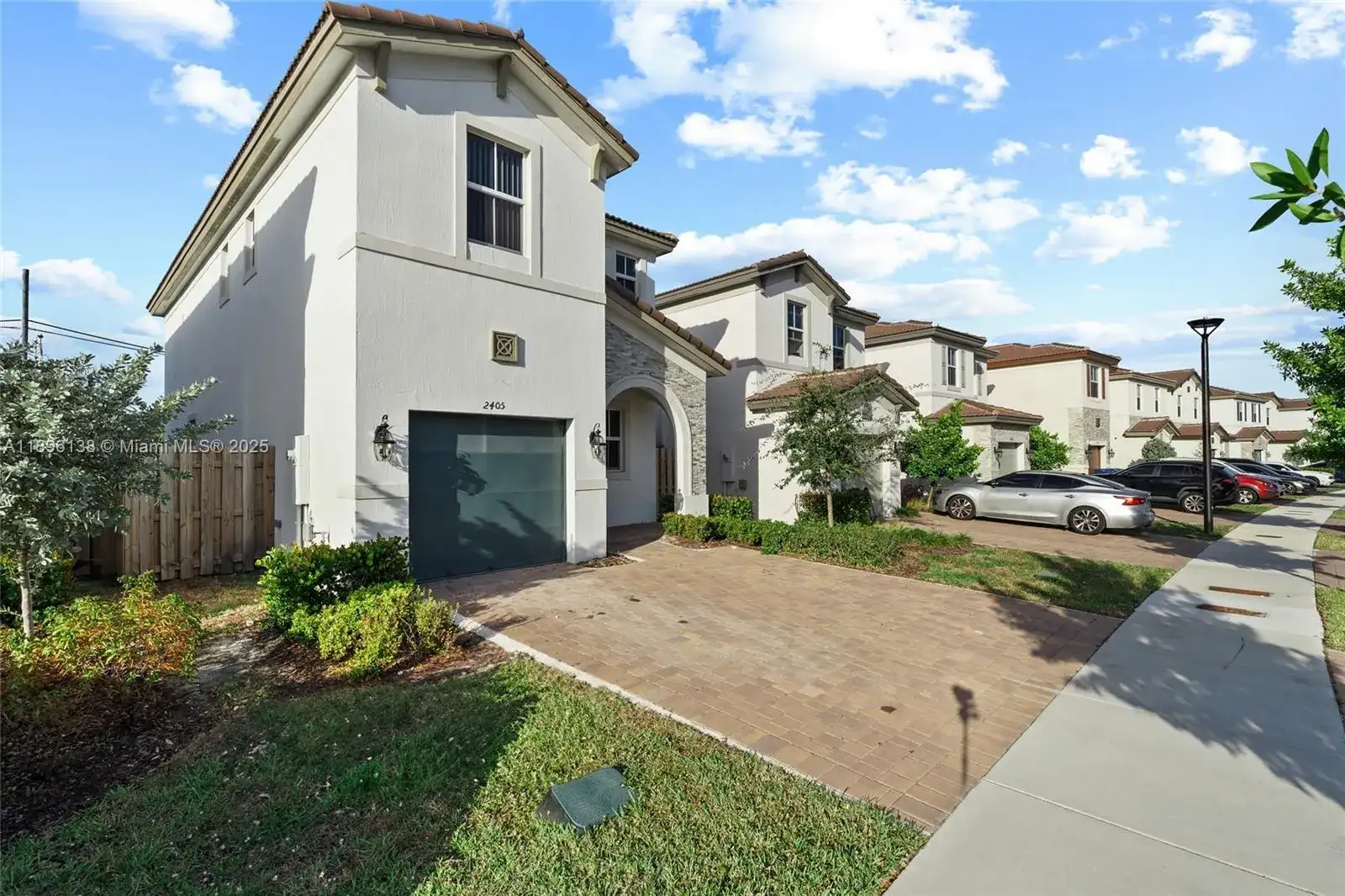 2405 NW 131st Cir, Miami FL 33167 photo 2