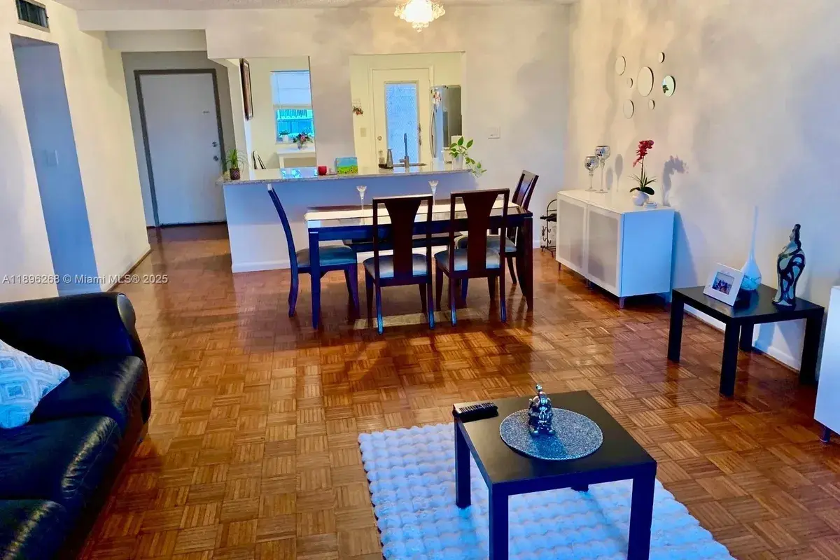 319 NE 14th Ave # 702, Hallandale Beach FL 33009