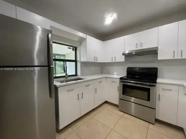 6141 Wiley St, Hollywood FL 33023