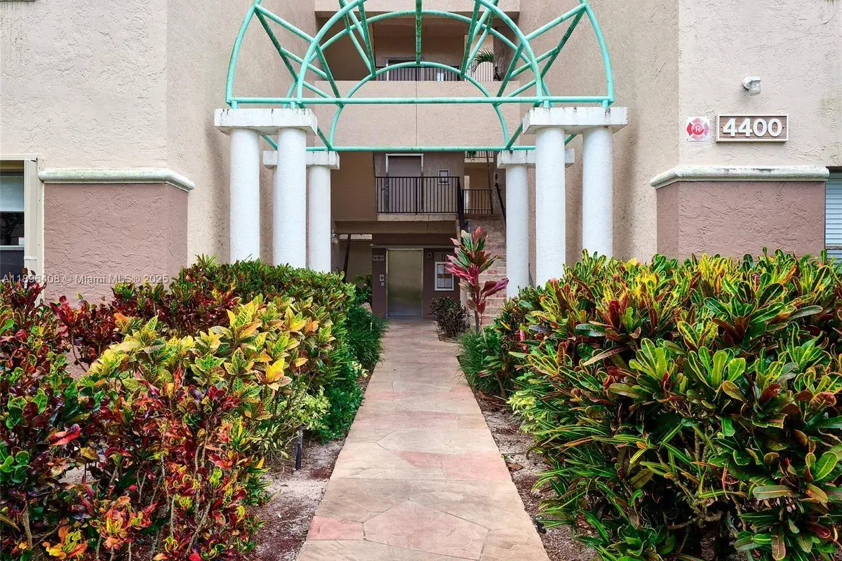 4400 NW 30th St # 224, Coconut Creek FL 33066