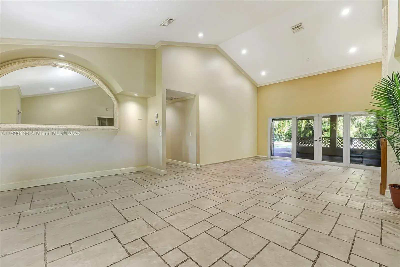 10101 SW 5th St, Plantation FL 33324