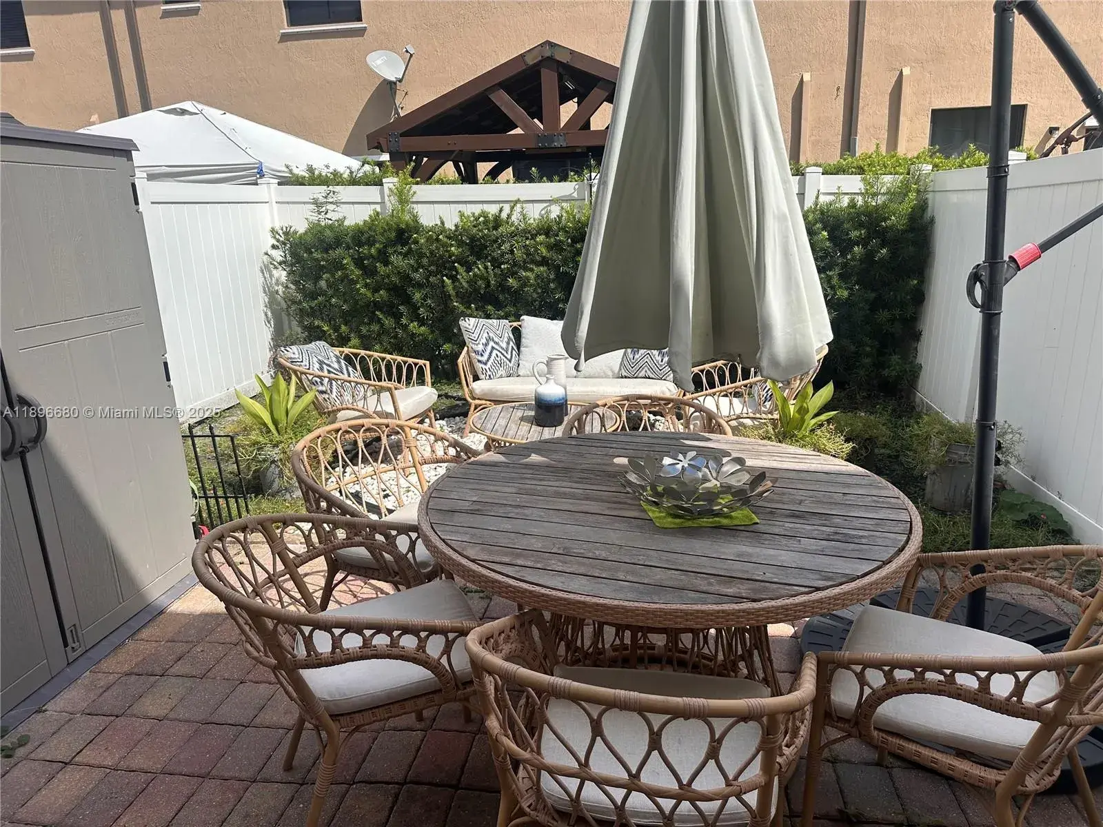 8867 W 35th Way, Hialeah FL 33018