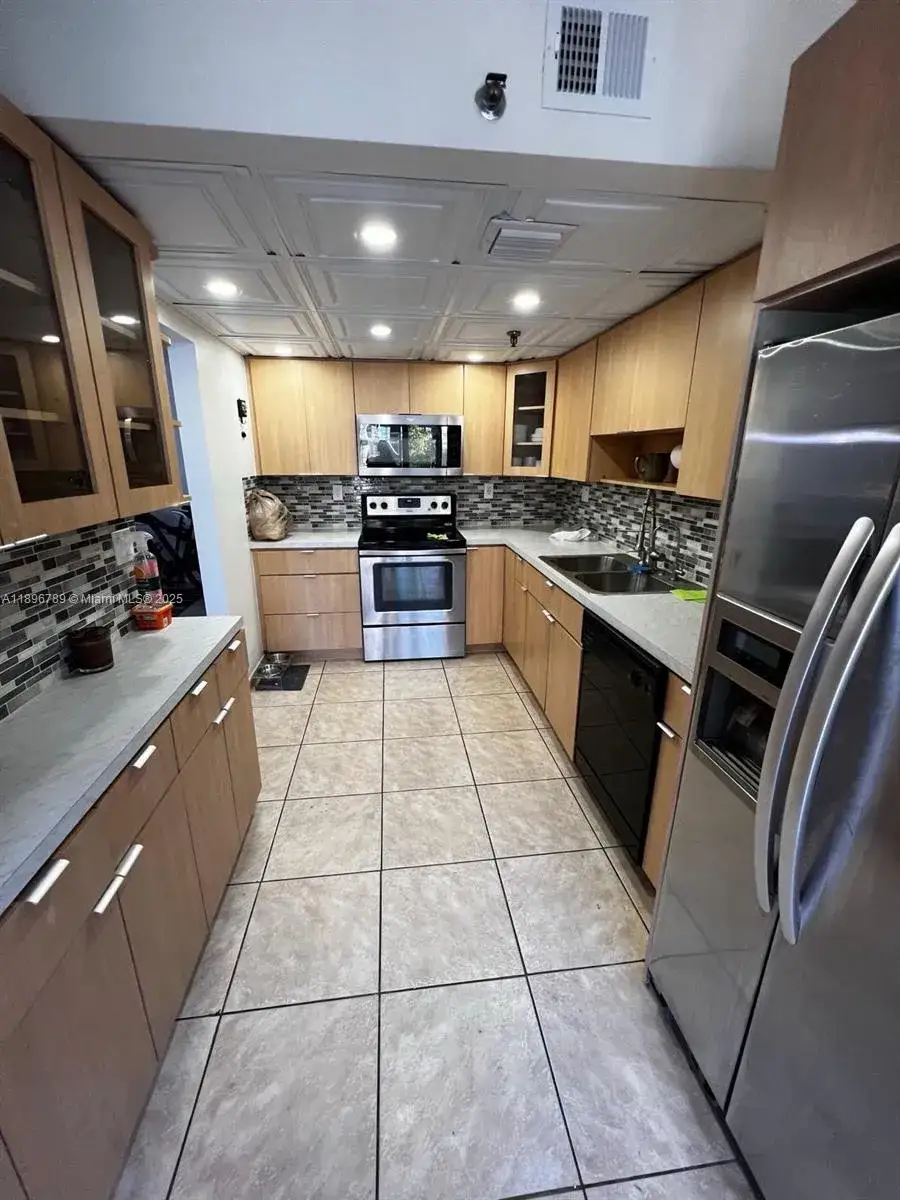 17890 W Dixie Hwy 421 Hwy # 421, North Miami Beach FL 33160