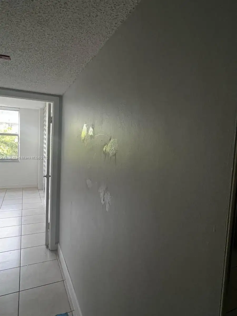 17890 W Dixie Hwy 421 Hwy # 421, North Miami Beach FL 33160 photo 3