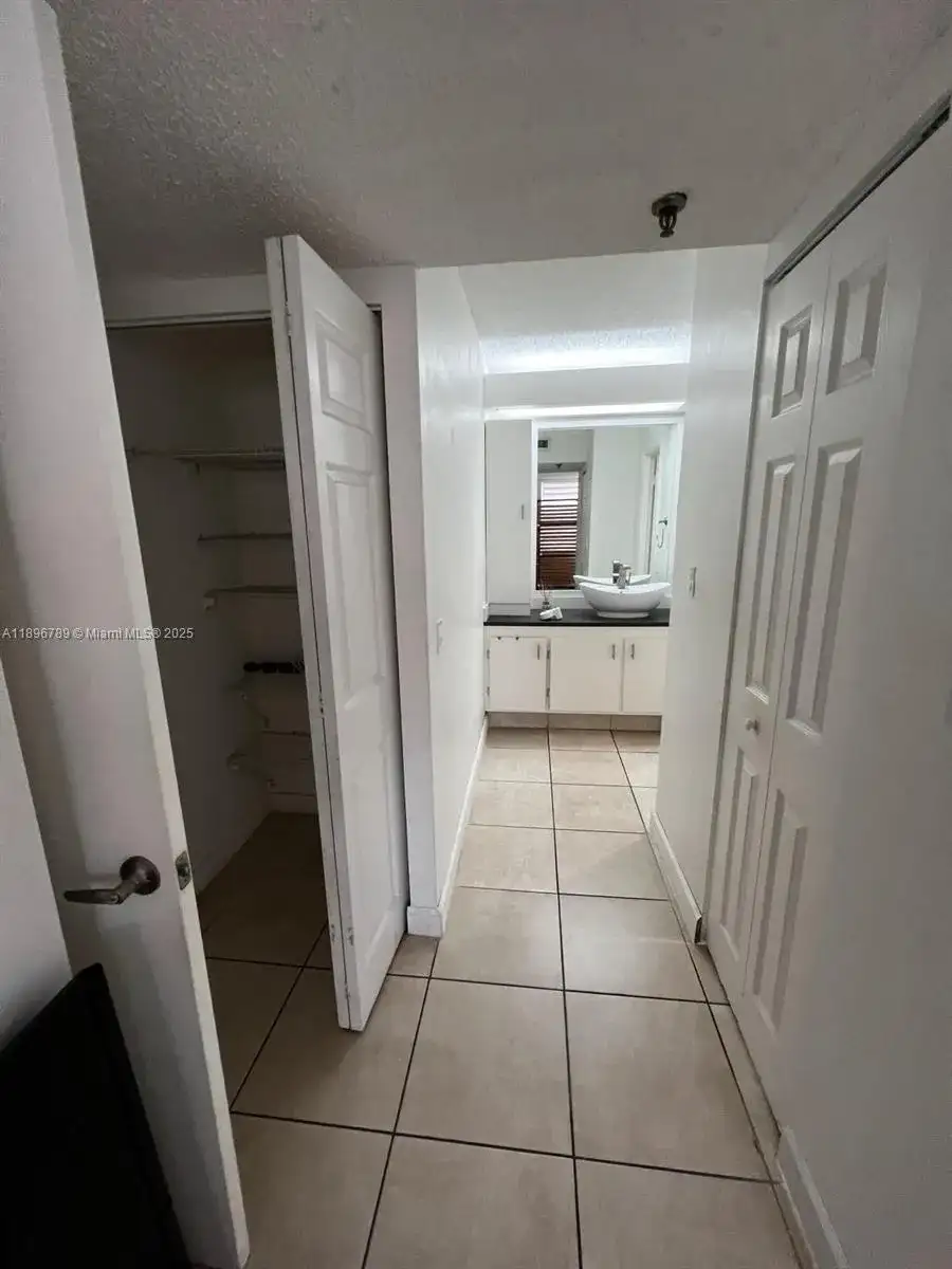17890 W Dixie Hwy 421 Hwy # 421, North Miami Beach FL 33160 photo 4