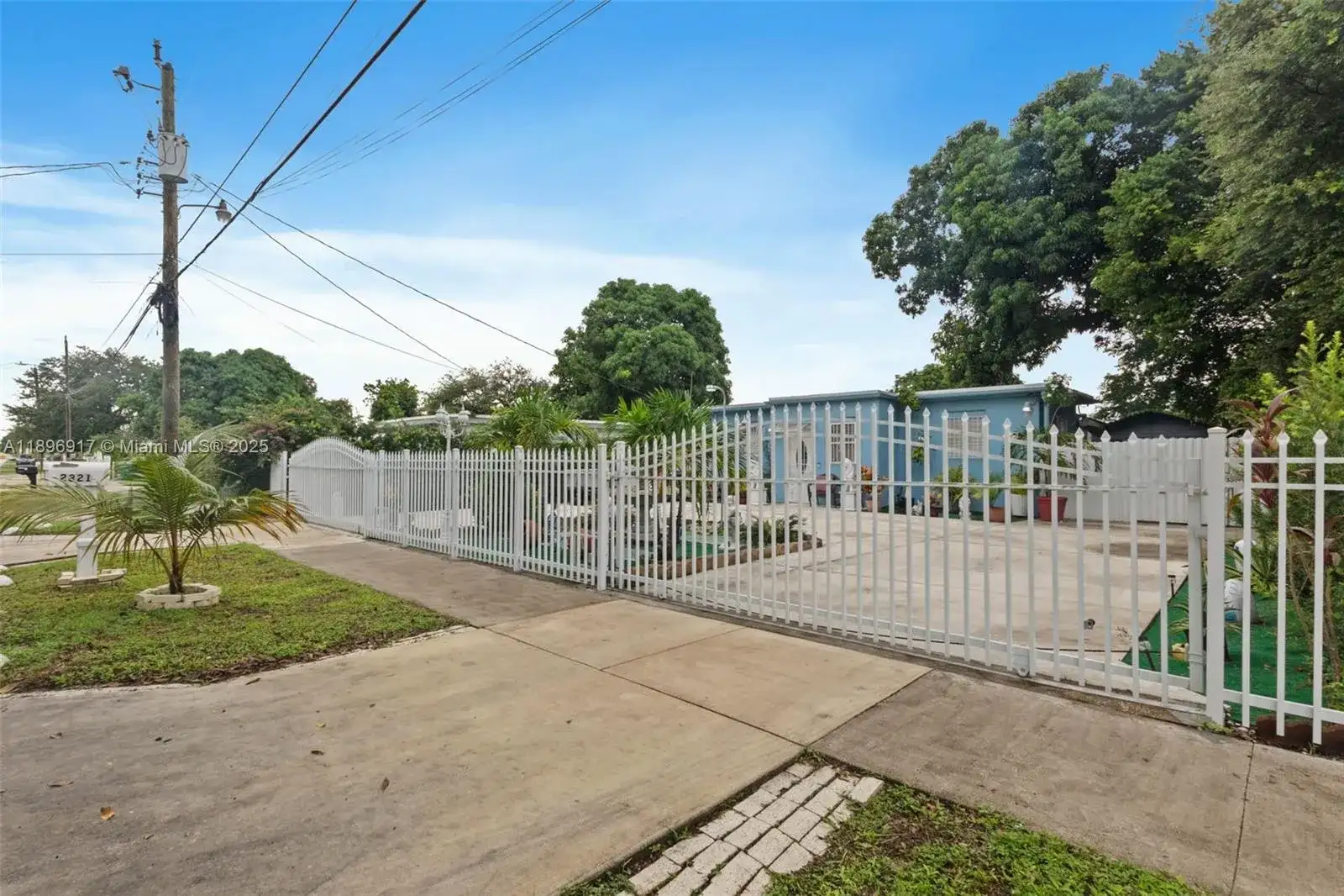 2321 NW 153rd St, Miami Gardens FL 33054 photo 2