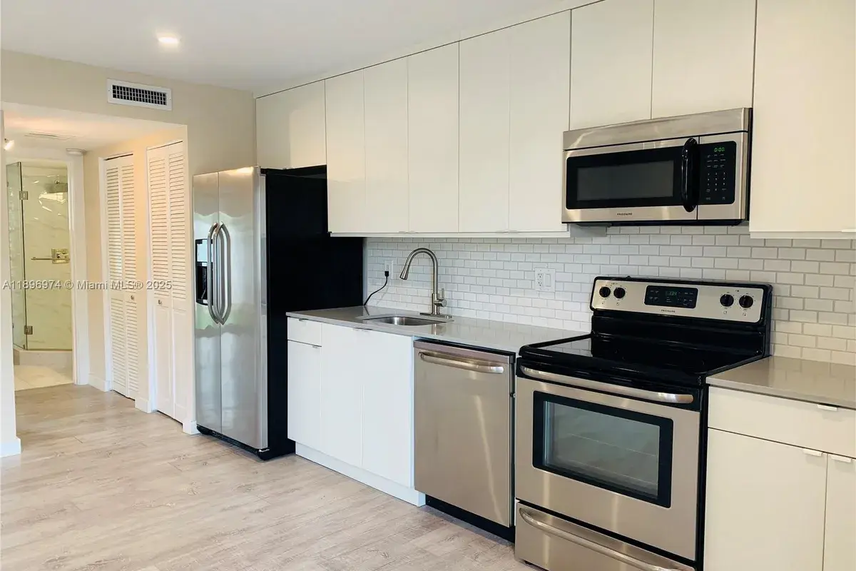 12 NE 26th St, Wilton Manors FL 33305
