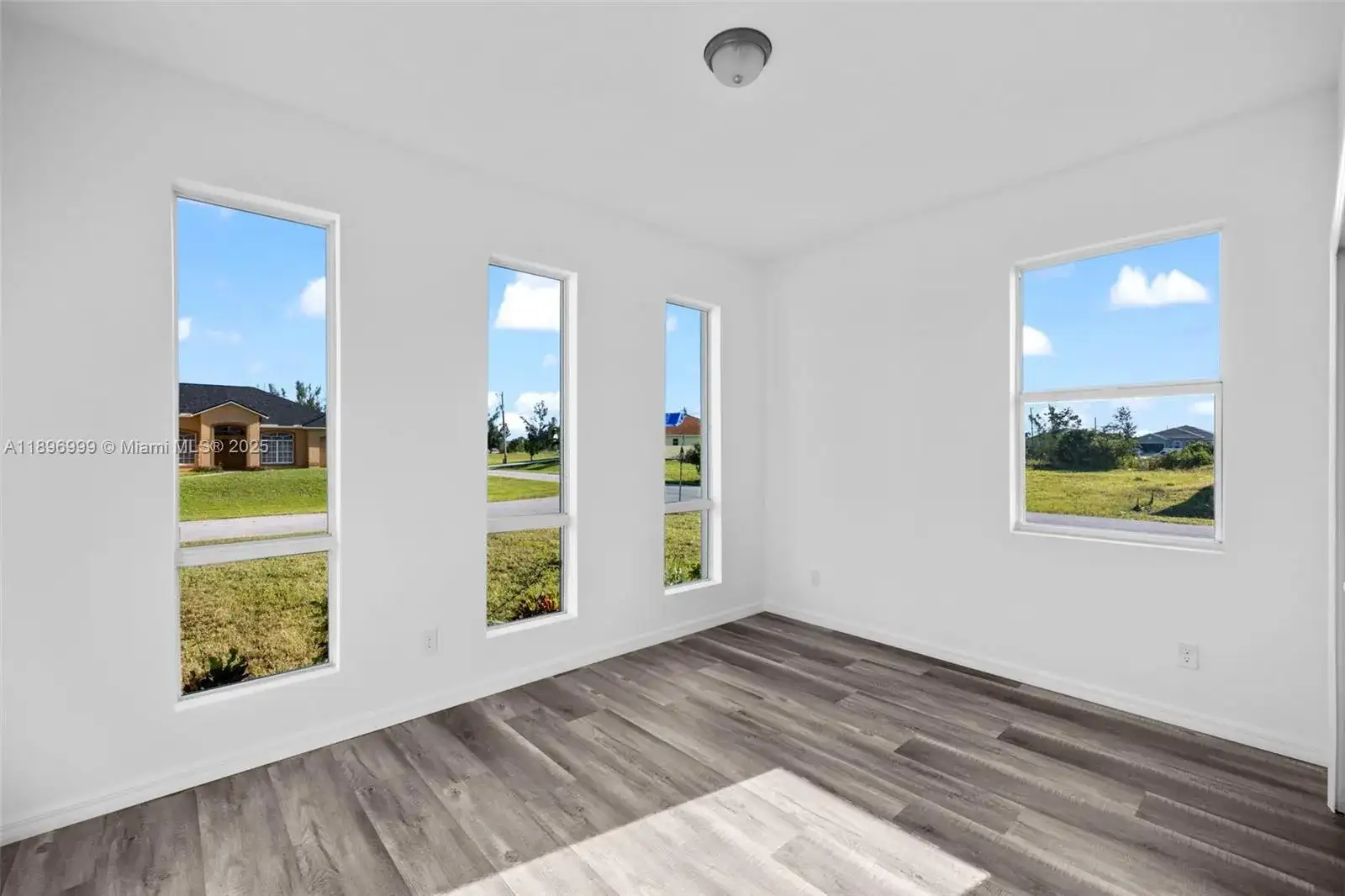 2518 NW 10TH TER, Cape Coral FL 33993 photo 3