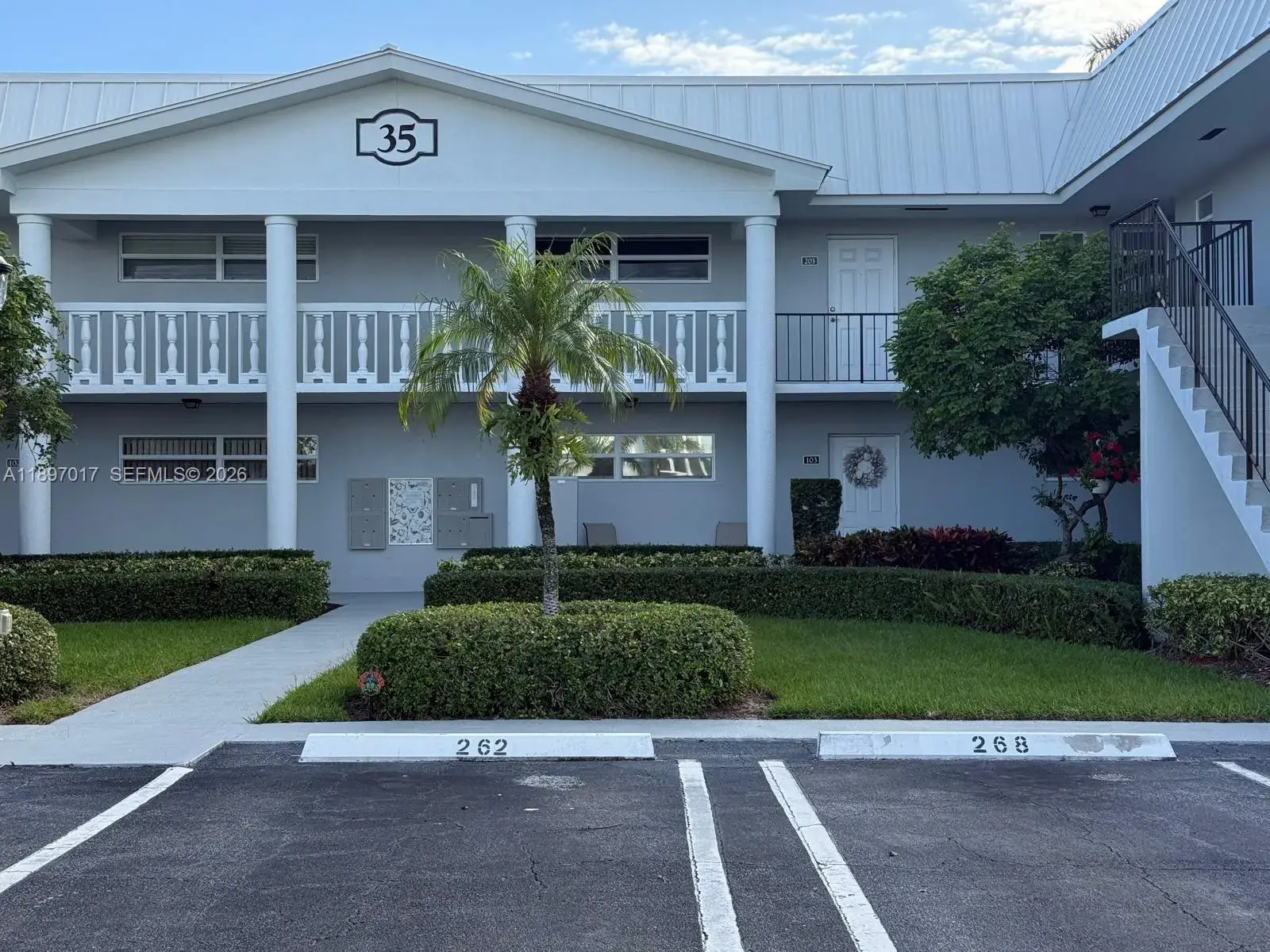 35 Colonial Club Dr # 203, Boynton Beach FL 33435