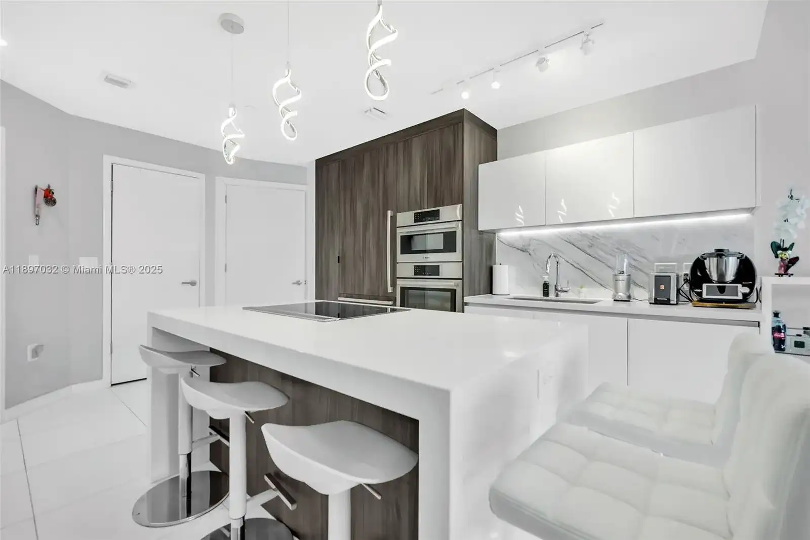 851 NE 1st Ave # 806, Miami FL 33132