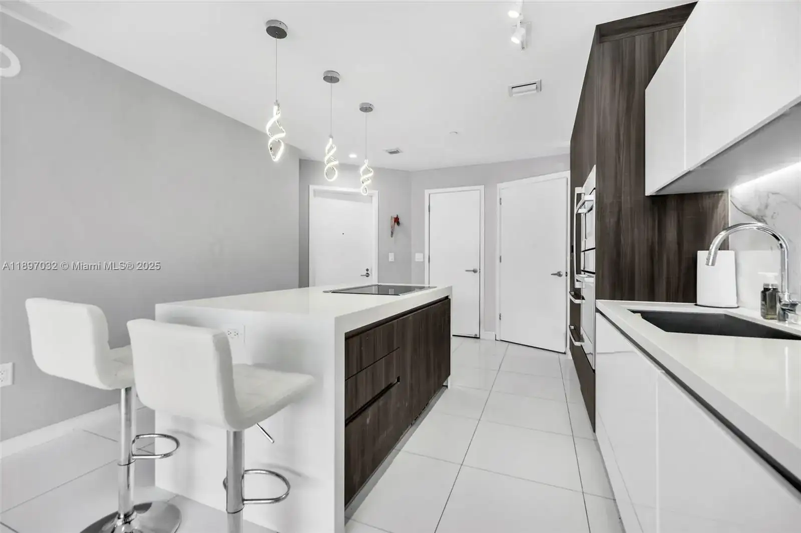 851 NE 1st Ave # 806, Miami FL 33132 photo 3