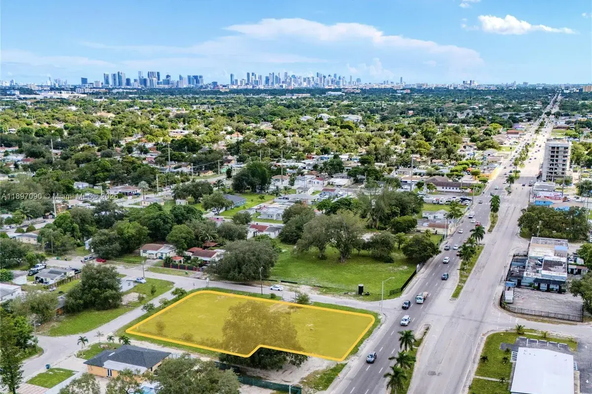 8901 NW 22nd Ave, Miami FL 33147