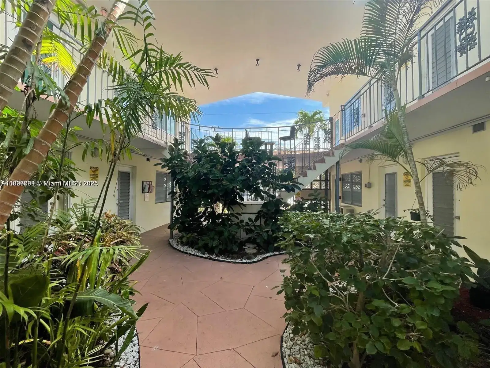 8040 Tatum Waterway Dr # 3, Miami Beach FL 33141 photo 4