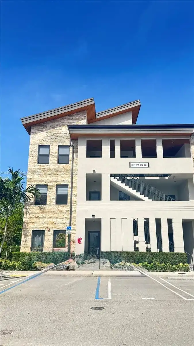 8005 NW 104th Ave # 21, Doral FL 33178 photo 2