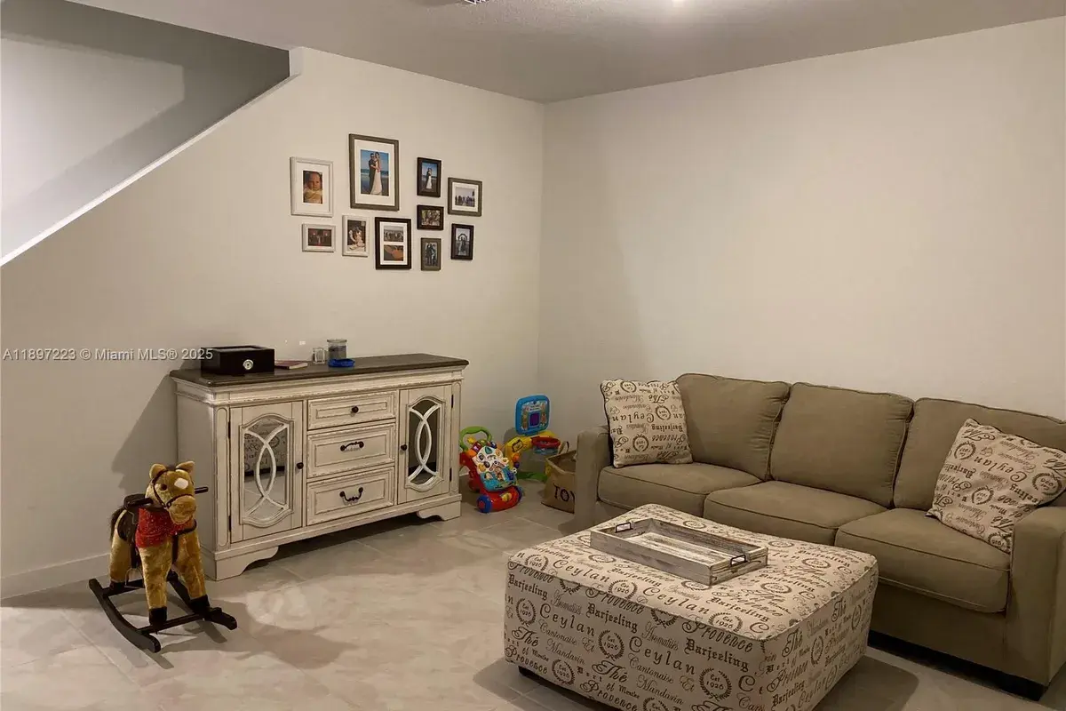 493 NE 5th Pl, Florida City FL 33034