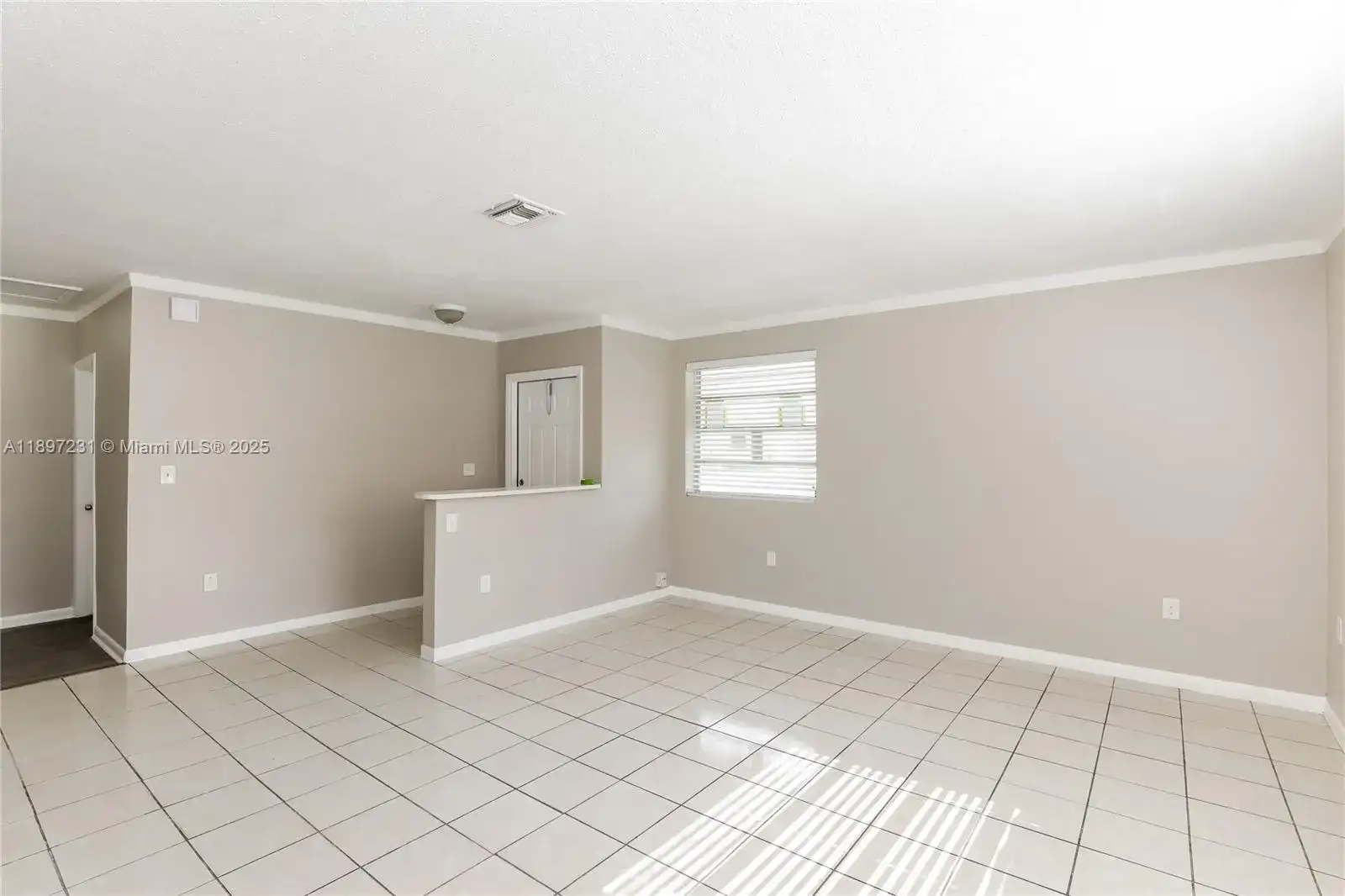 381 NE 164th St # 0, Miami FL 33162 photo 3