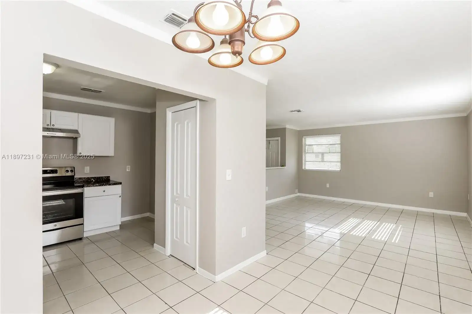 381 NE 164th St # 0, Miami FL 33162 photo 5