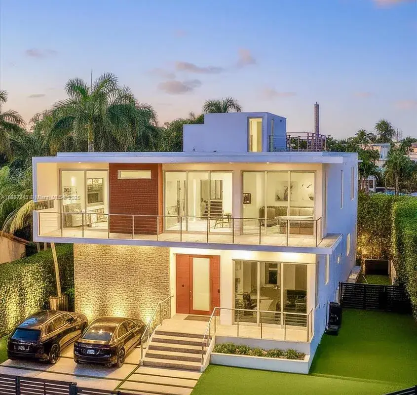 201 Palm Ave, Miami Beach FL 33139
