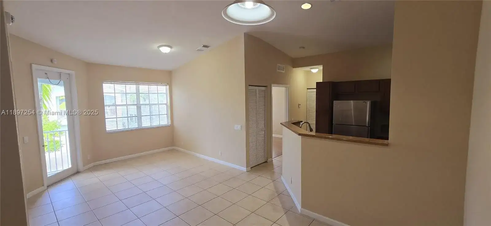 3020 Laurel Ridge Cir, Riviera Beach FL 33404 photo 2