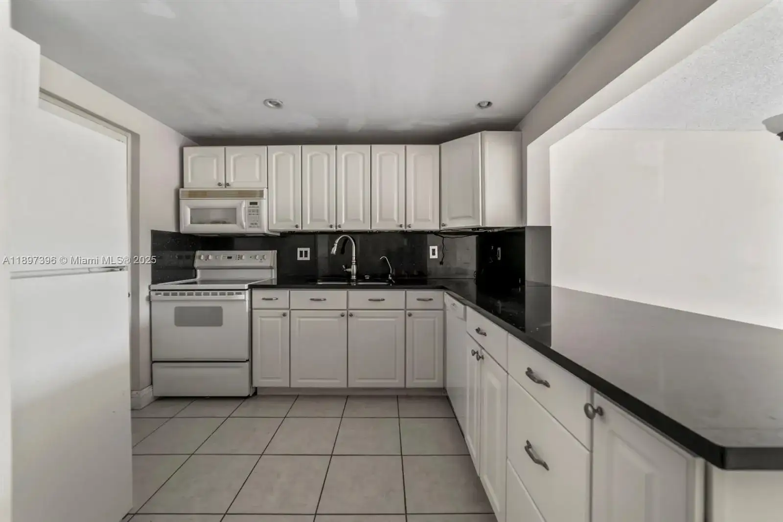 2311 S Cypress Bend Dr # 217A, Pompano Beach FL 33069 photo 3