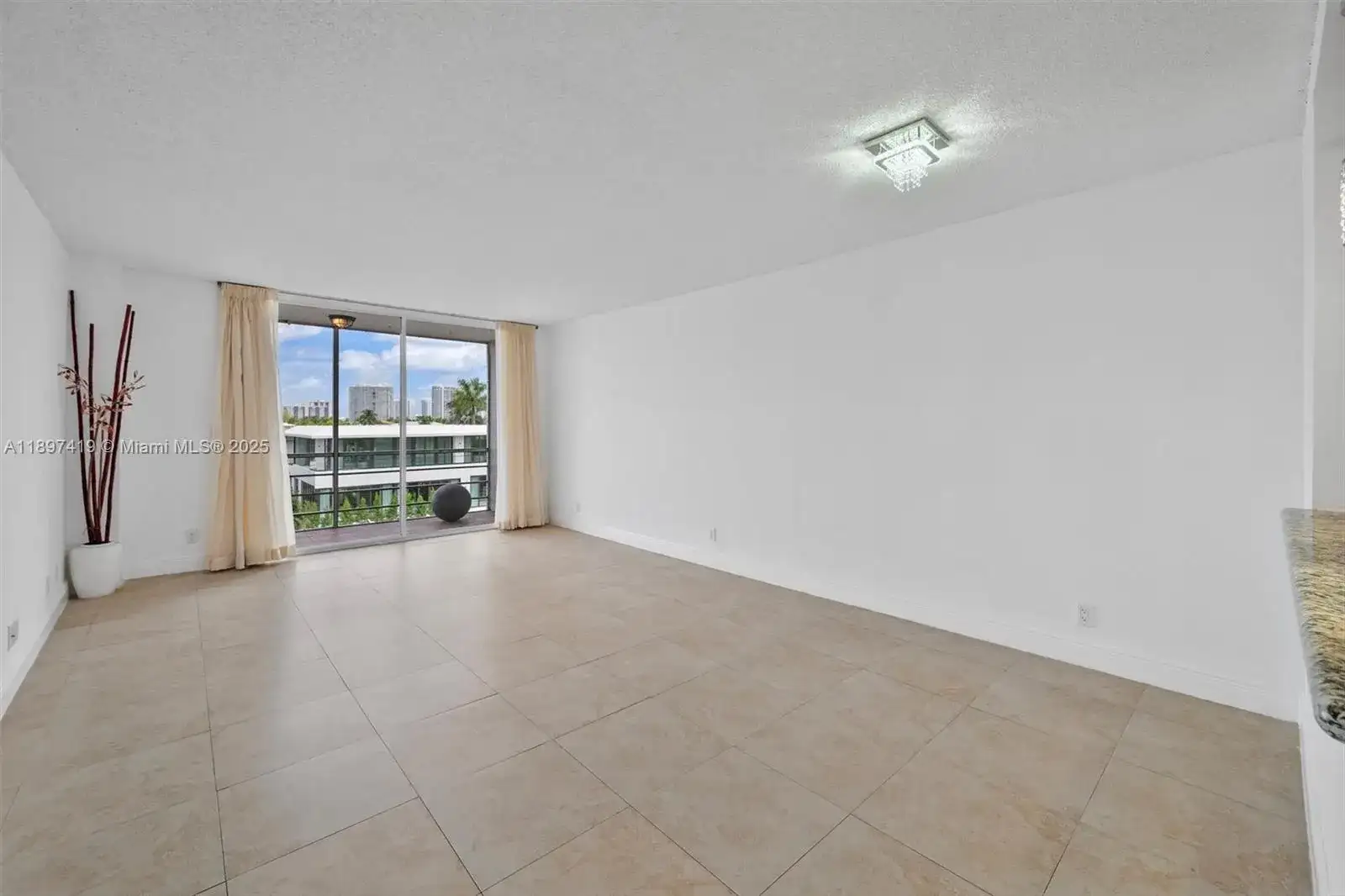 2935 NE 163rd St # 4I, North Miami Beach FL 33160 photo 4