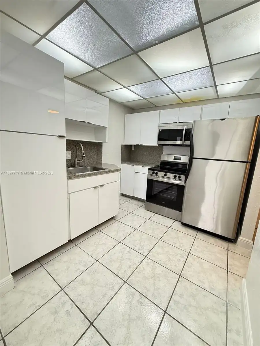 13499 Biscayne Blvd # 811, North Miami FL 33181 photo 2
