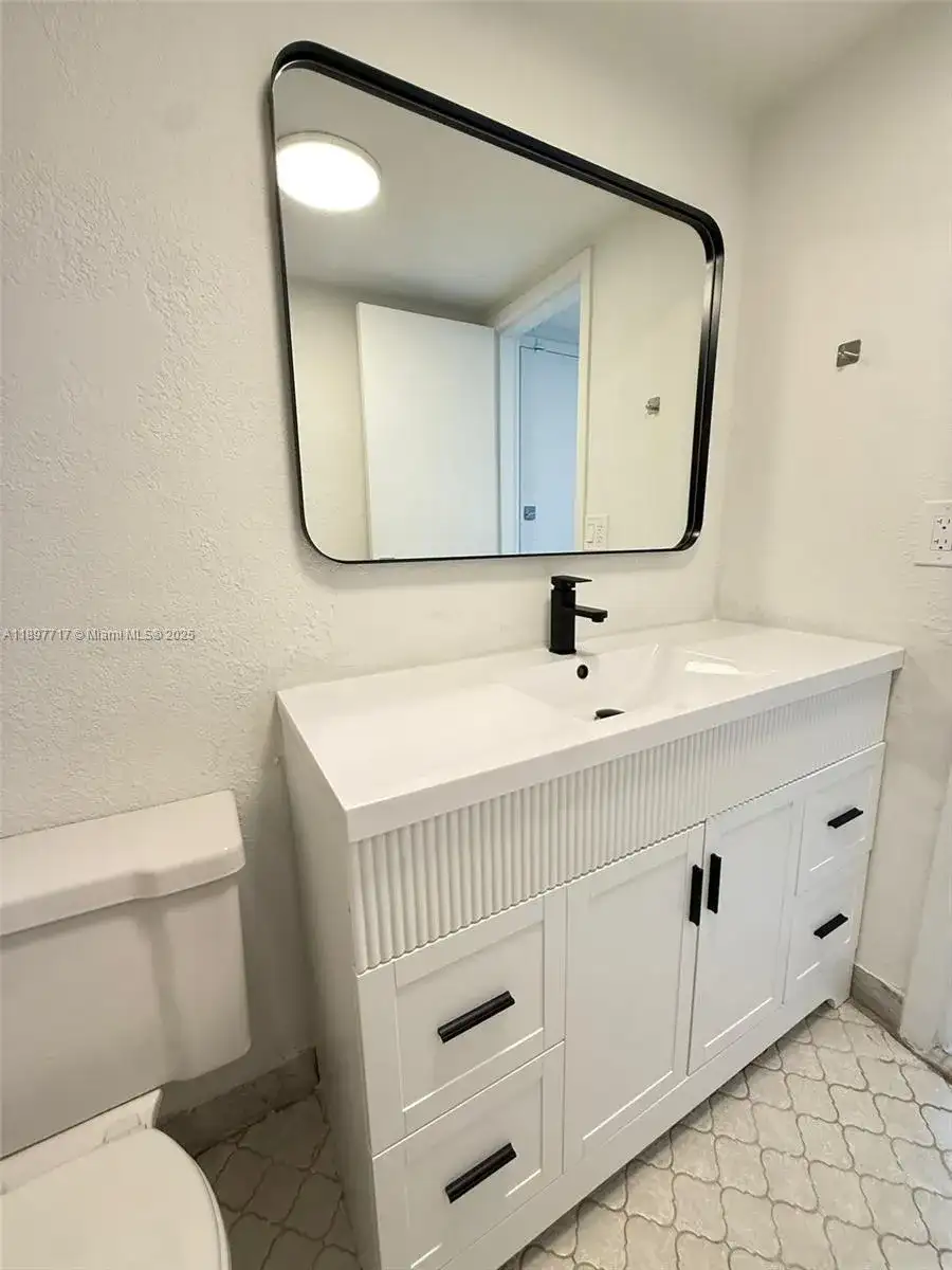 13499 Biscayne Blvd # 811, North Miami FL 33181 photo 3
