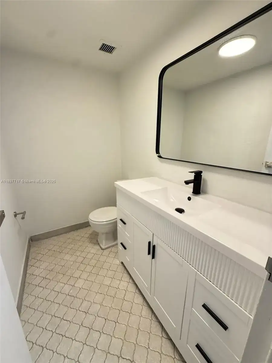 13499 Biscayne Blvd # 811, North Miami FL 33181 photo 4