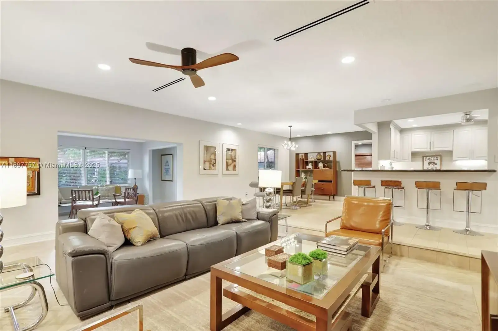 1128 W Cypress Dr # 15, Pompano Beach FL 33069 photo 2